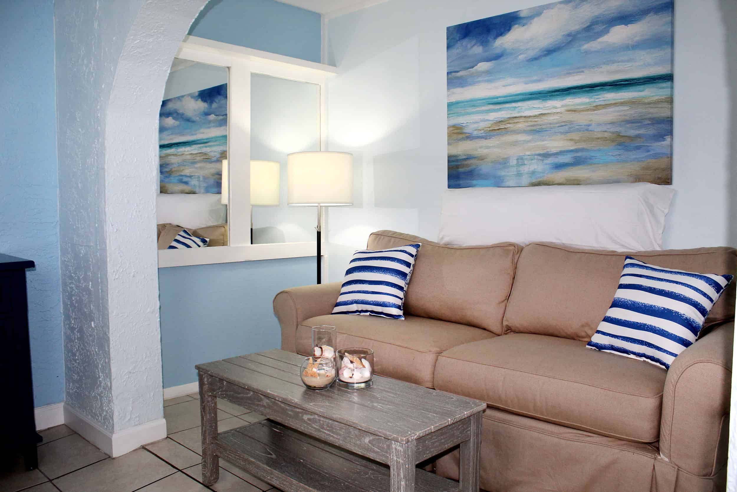 Bay Inn Standard Room | Living Room | Rooms Available